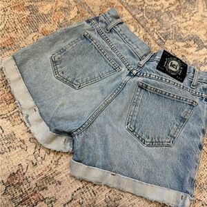 Vintage LEI High Rise Button Fly Denim Shorts – Size 9 – Light Wash Y2K
